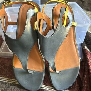 Gentle soul size 10, gray and yellow worn one time, leather sandals